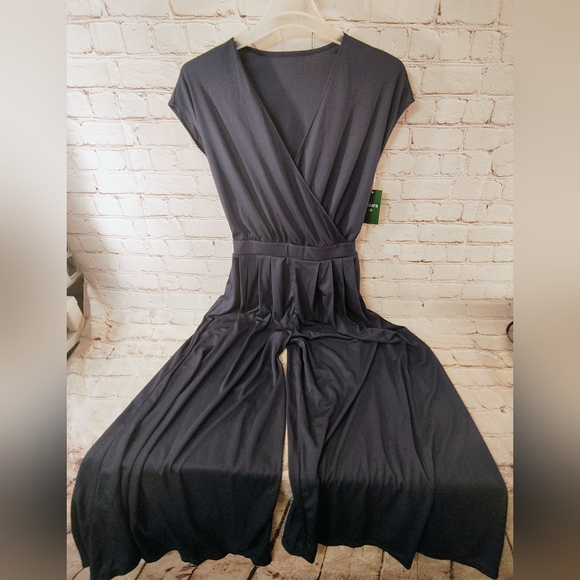 Halara V Neck Romper V Neck Sleeveless Wide Leg Blue Jumpsuit Medium Petite NWT - Picture 1 of 10